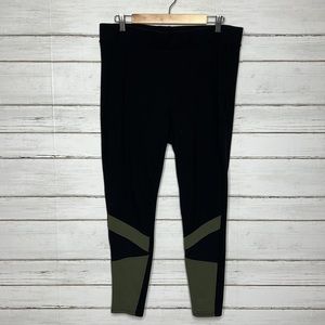 Torrid Black Green Ankle Legging Size 3